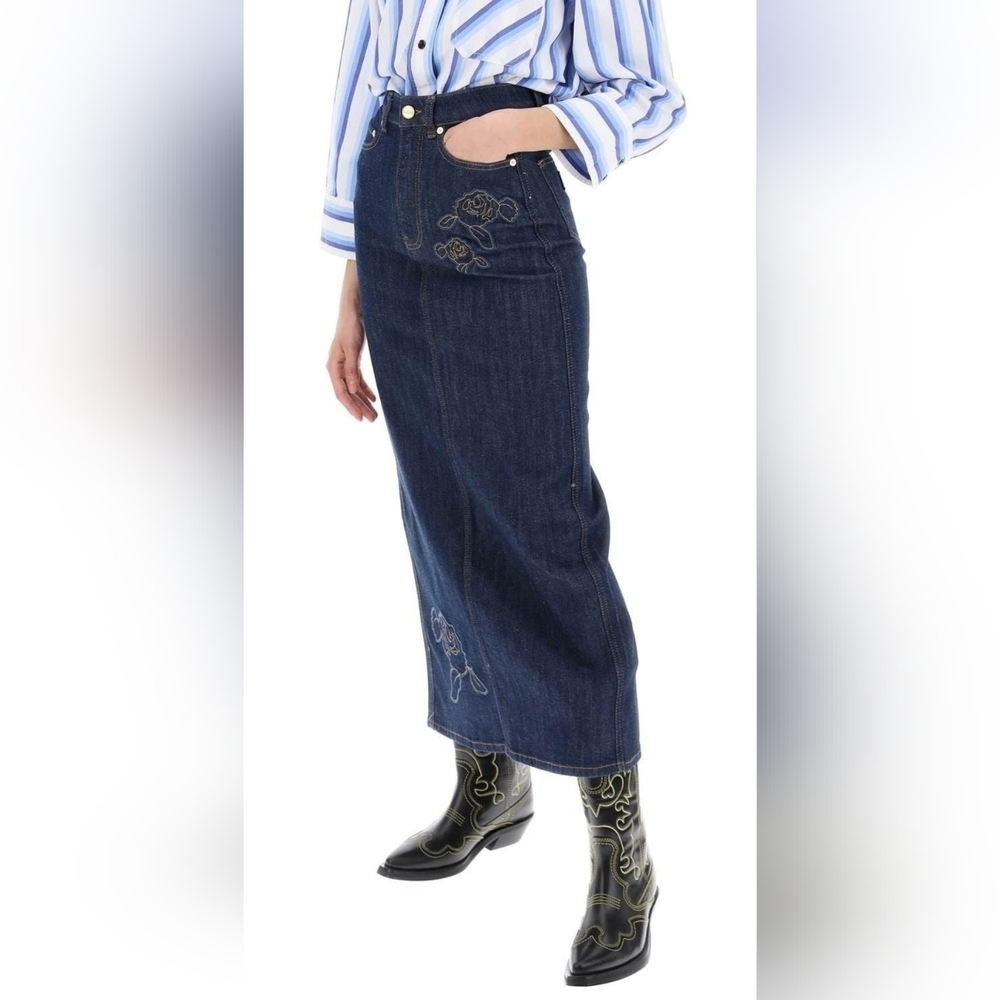 BESTGIRL - Medium Black Denim Maxi Skirt with Beige Rose Embroidery - Picture 5 of 9